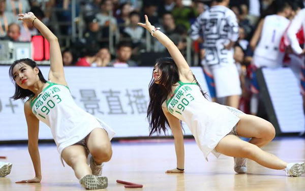 杨毅：布朗尼NCAA场均4.8分，王猛：张镇麟场均5.8，有能力打NBA