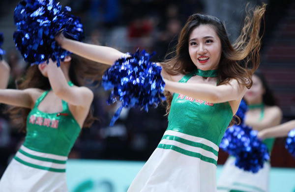 记者：塞尔吉尼奥更合适的应该是沙中打30分钟，中澳打45分钟