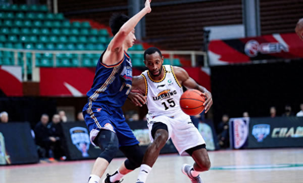 🏀东契奇空砍45+11 字母哥&利拉德合砍46分 湖人负雄鹿吞3连败
